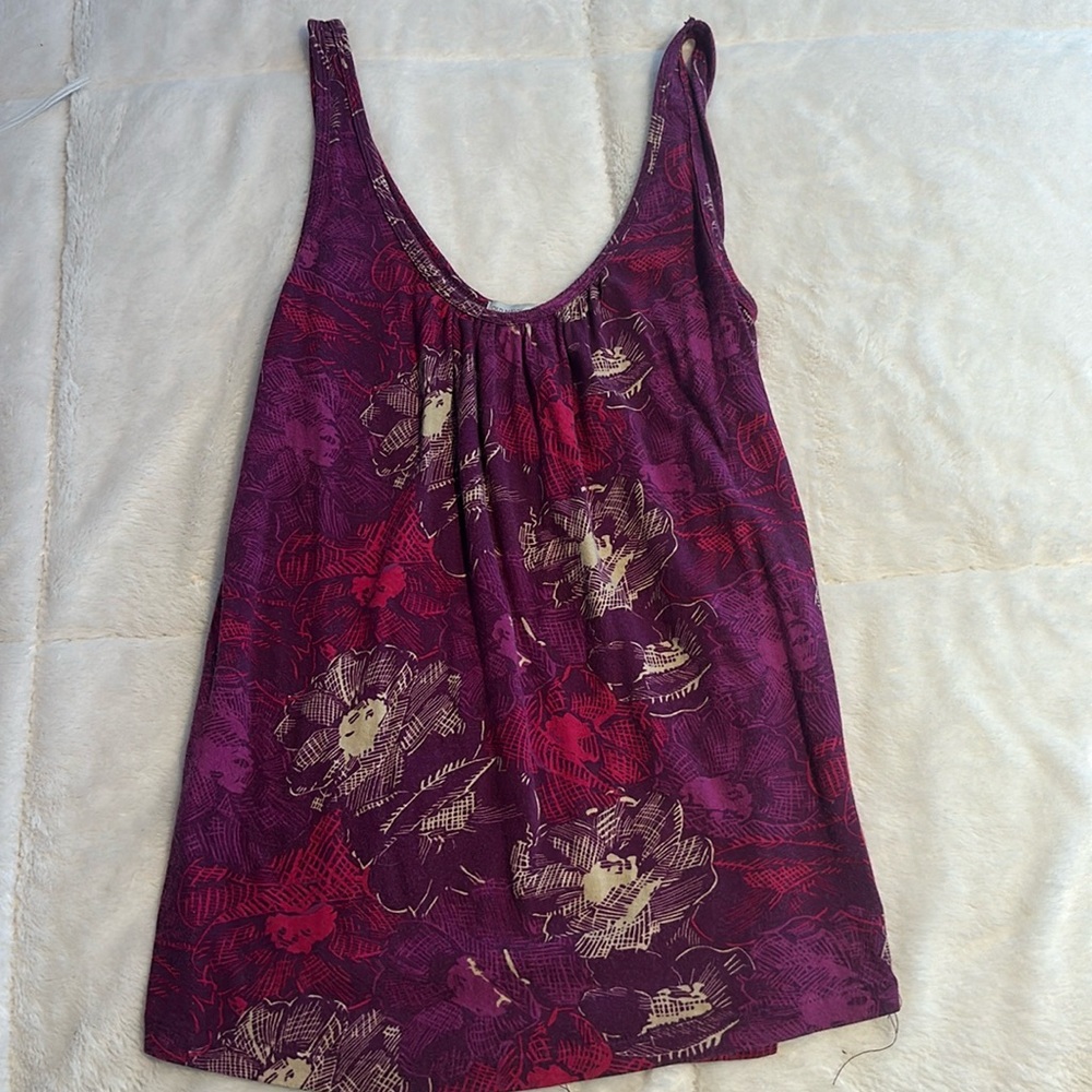 Women’s Old Navy summer tank shirt